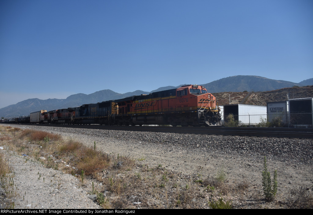 BNSF 6076